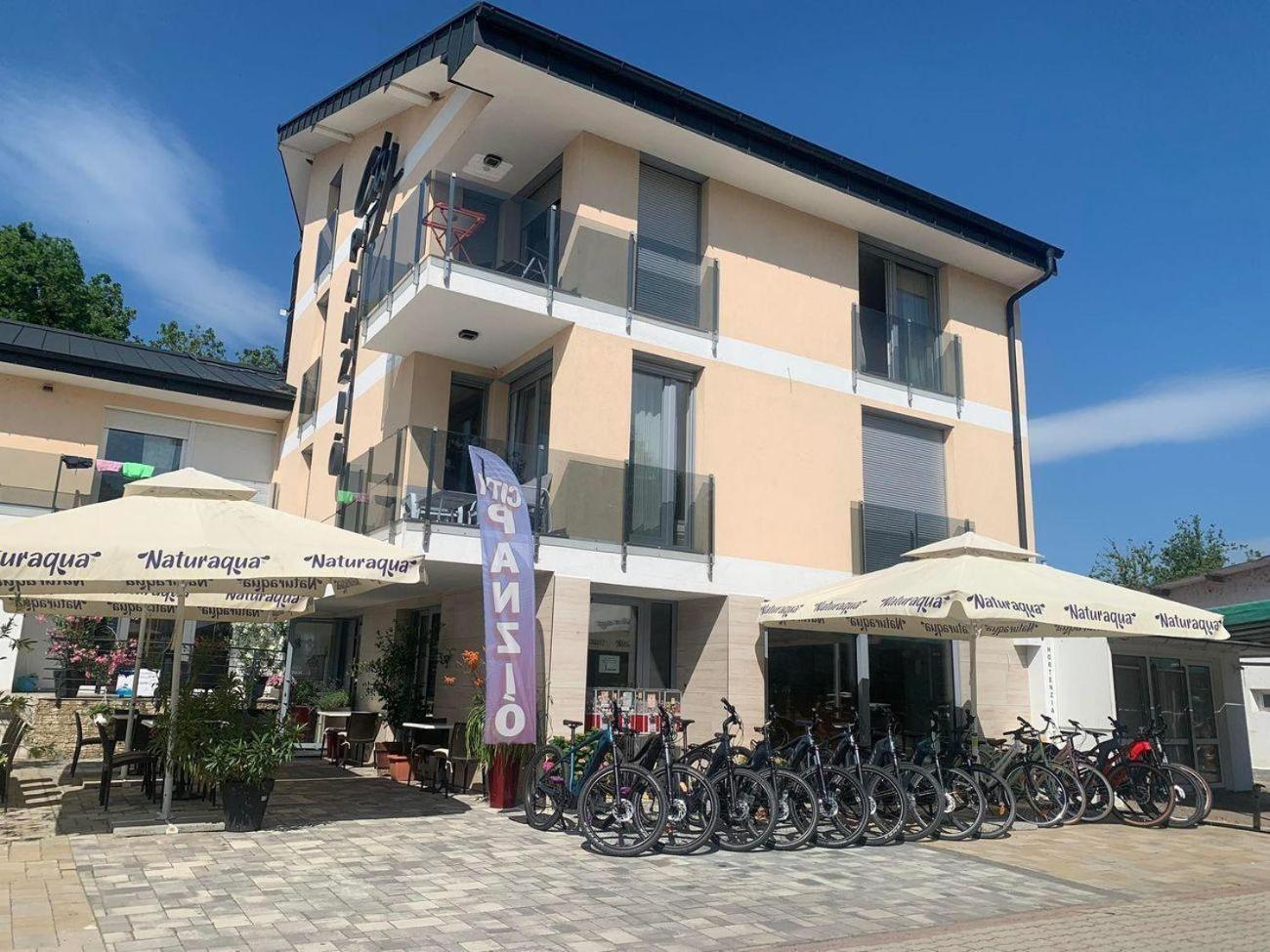 City panzió Balatonlelle Exterior foto
