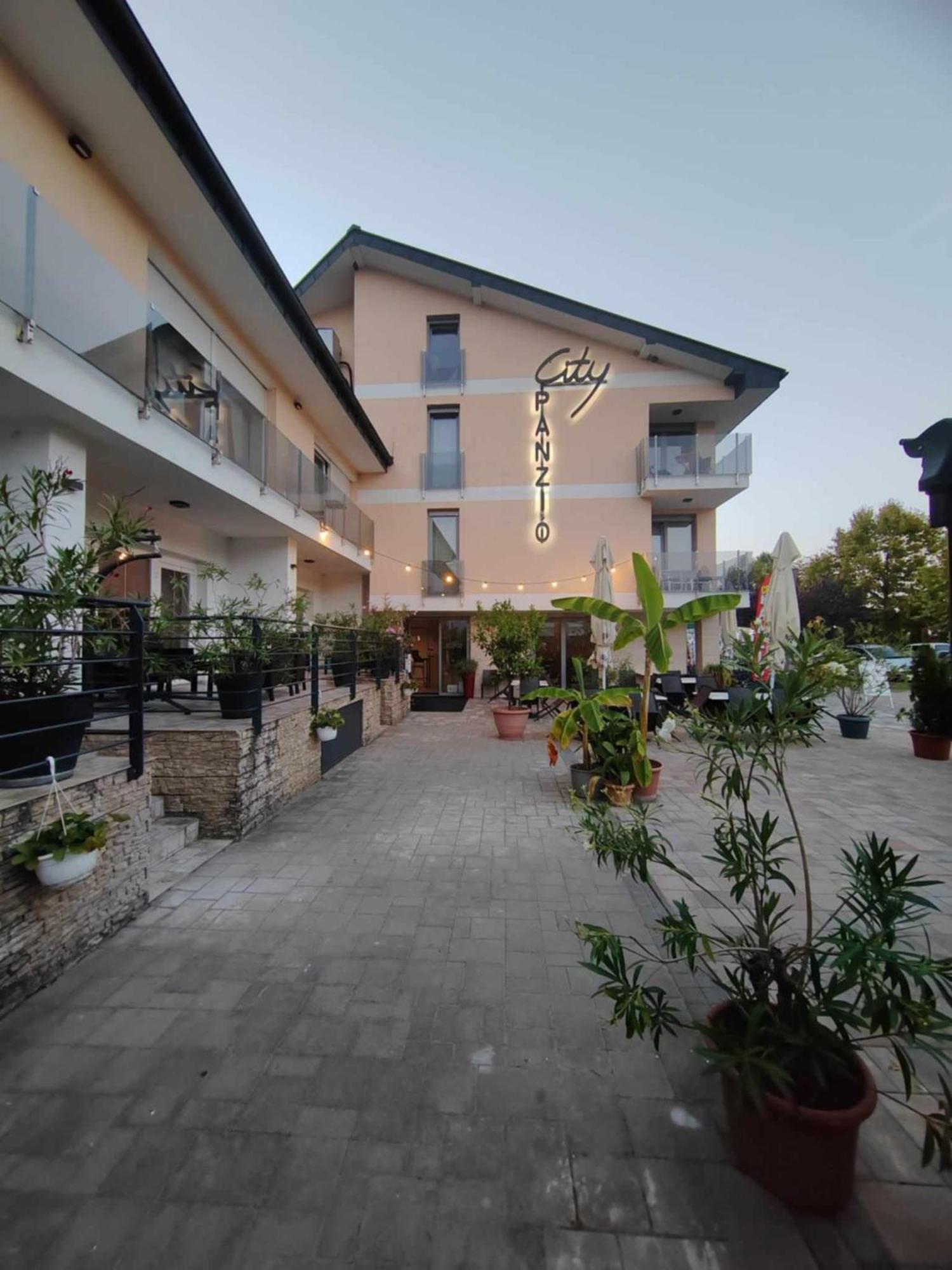City panzió Balatonlelle Exterior foto